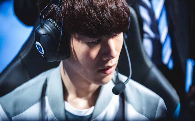 FPX赛后群访 Zdz ：Ale线上打得也是比较进攻的，下次对阵做好防守