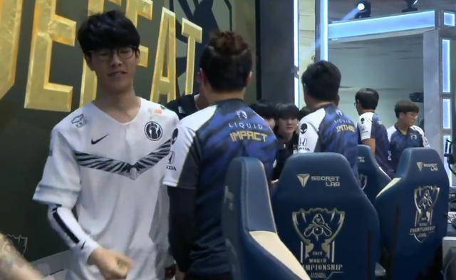 LPL 明天的首发阵容： Scout 和 Linfeng 将在中路进行单挑